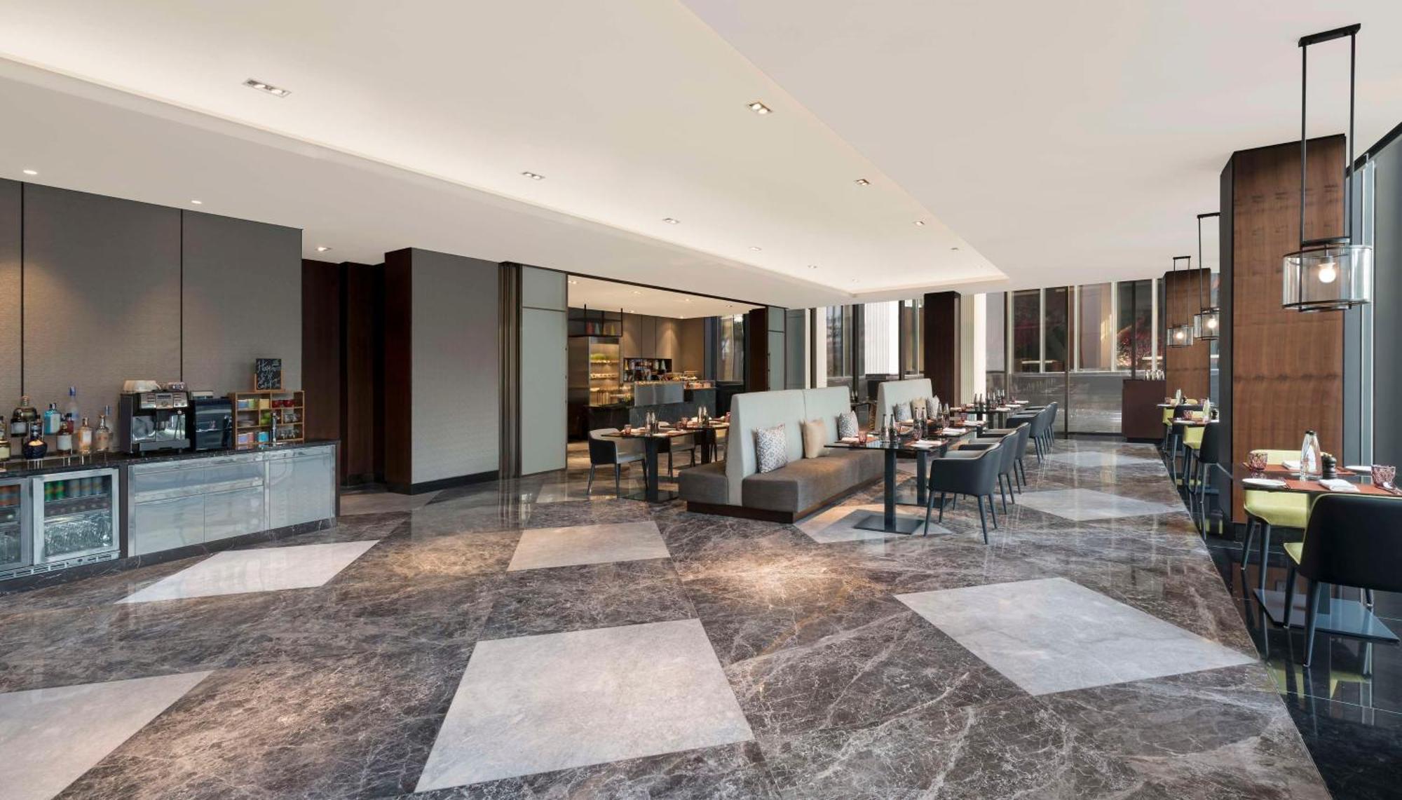 Hilton Bengaluru Embassy Manyata Business Park Hotel Exterior photo
