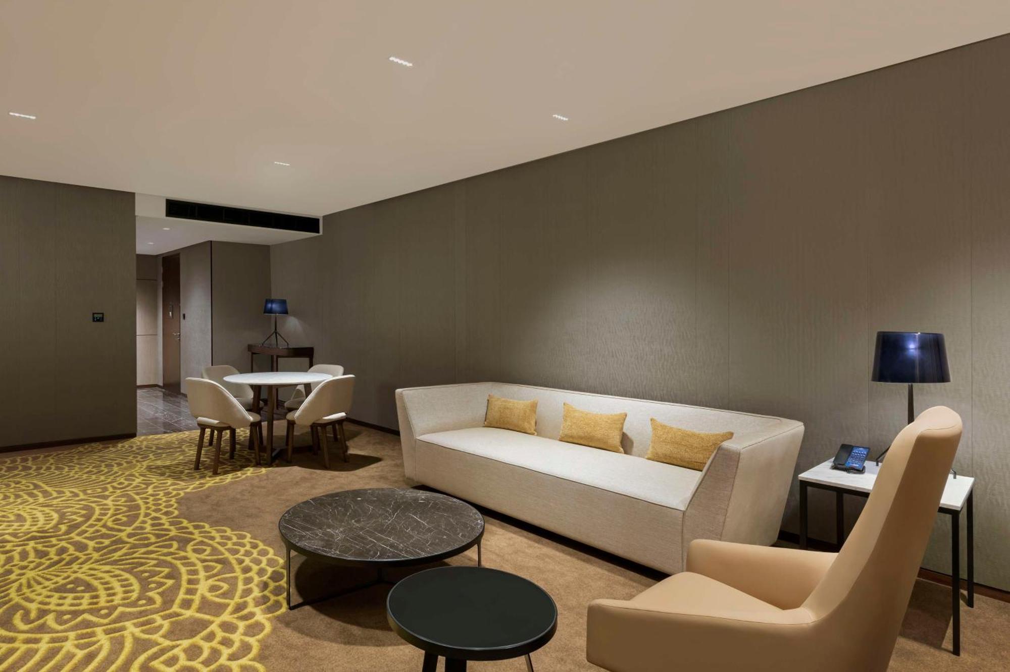 Hilton Bengaluru Embassy Manyata Business Park Hotel Exterior photo