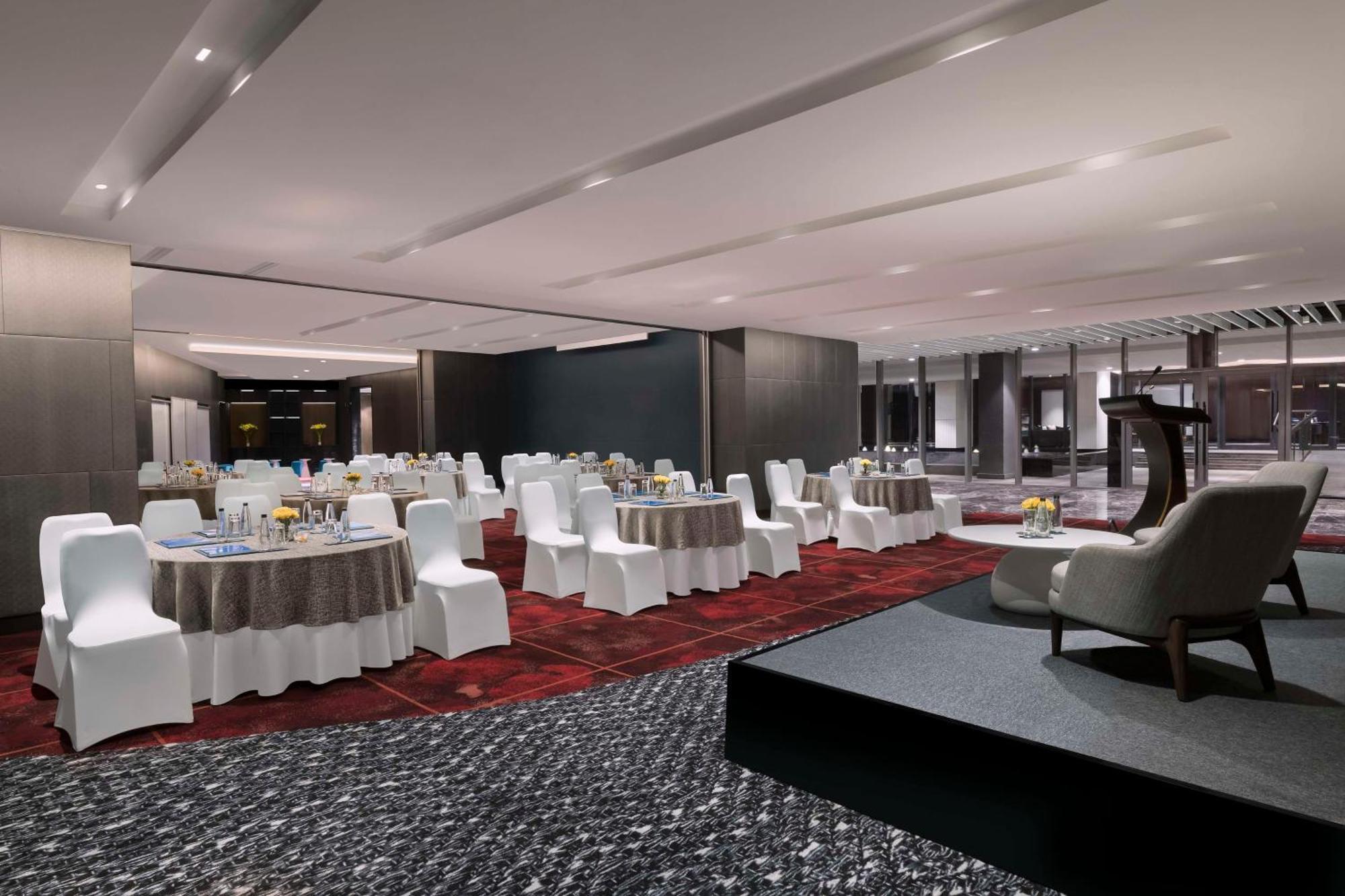 Hilton Bengaluru Embassy Manyata Business Park Hotel Exterior photo