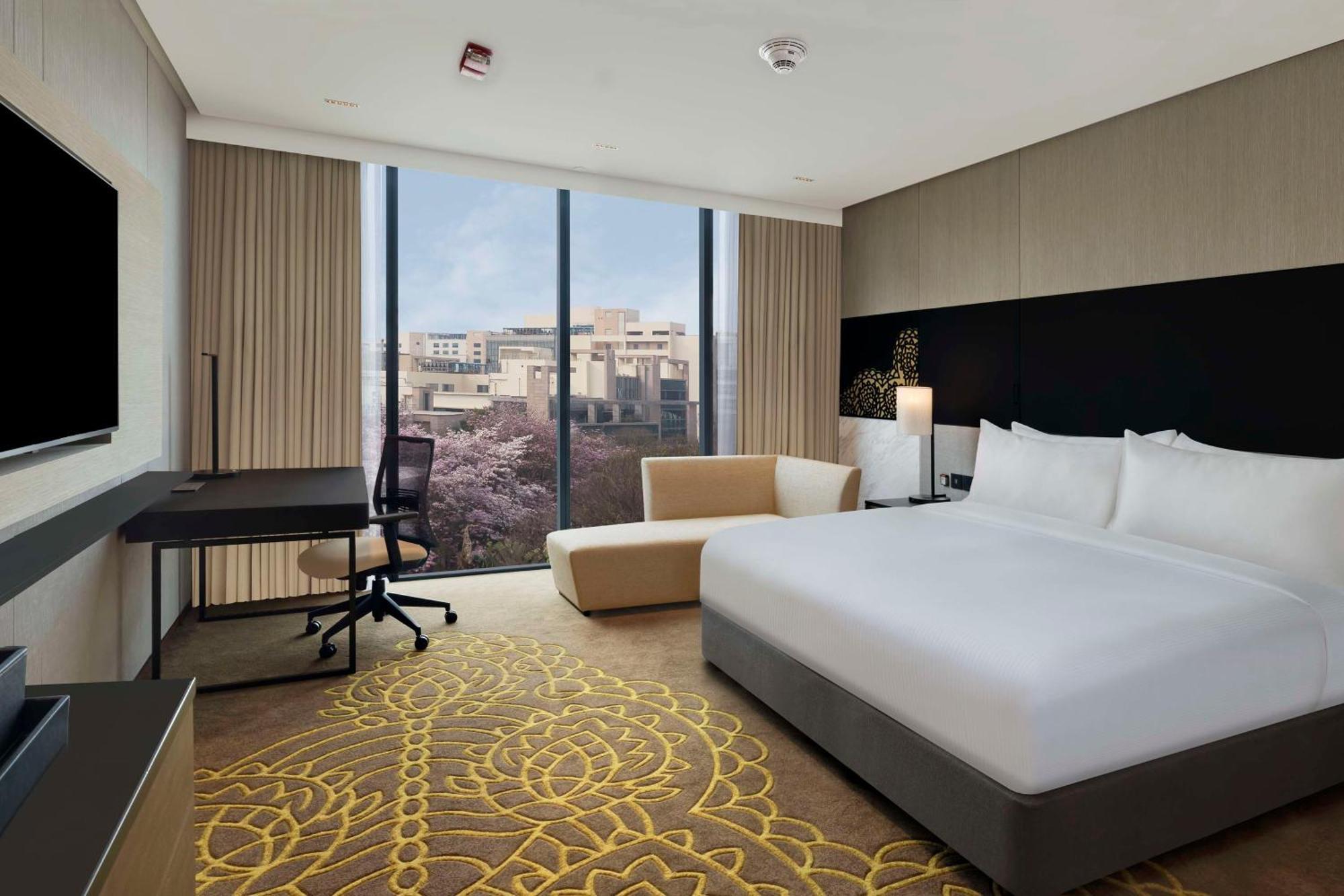 Hilton Bengaluru Embassy Manyata Business Park Hotel Exterior photo