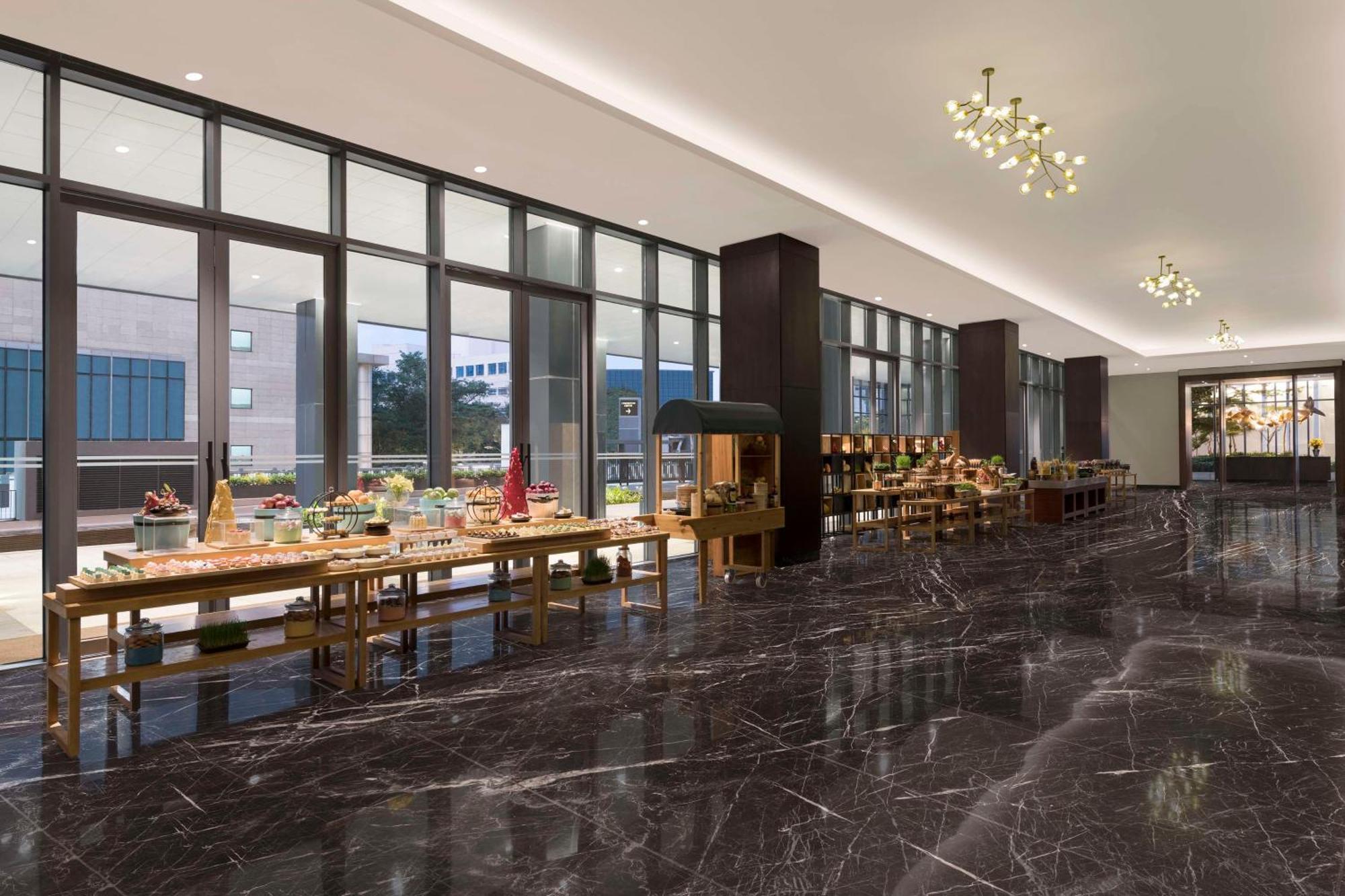 Hilton Bengaluru Embassy Manyata Business Park Hotel Exterior photo